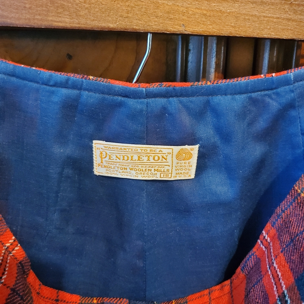 VTG PENDLETON red plaid wool cropped pants size 18, fits M - Picture 5 of 5